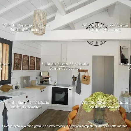Plein De Charme , Piscine Et Chauffé , 4 Occupants , Proche Plage, Port Et Commerces, Quartier Calme Villa *